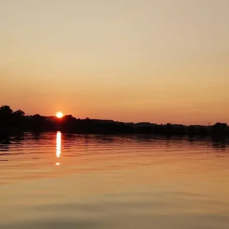 Apartment Between Lakes