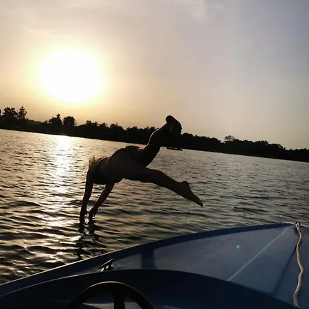 Between Lakes マットゼー